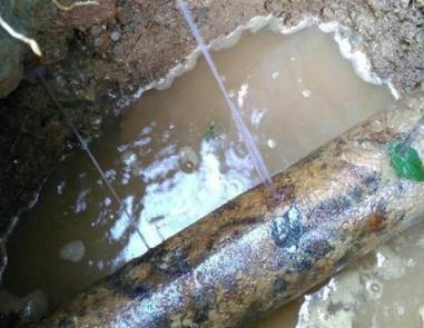 甘泉楼顶渗水维修公司分享下地暖漏水的原因及检测方法。